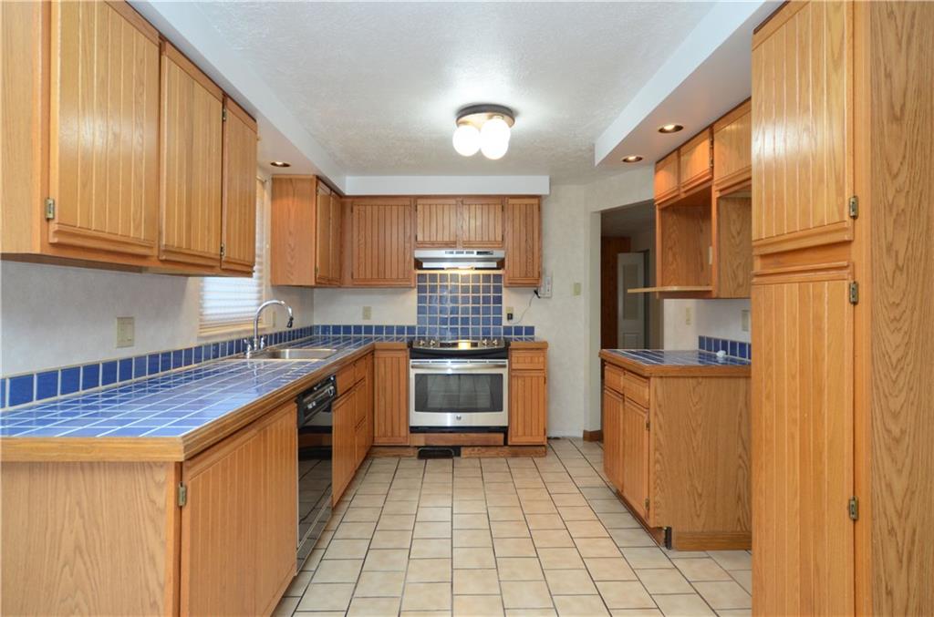 114 Phillips Lane McKees Rocks, PA 15136 - Photo 10 of 25 Gallery Image 10