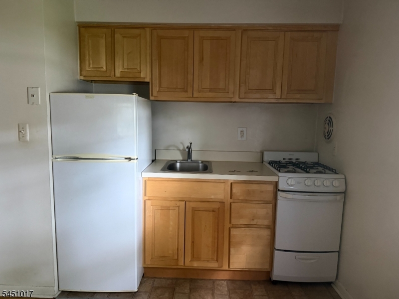 948 Valley Road, Unit A11 Clifton, NJ 07013 - Photo 11 of 15 Gallery Image 11