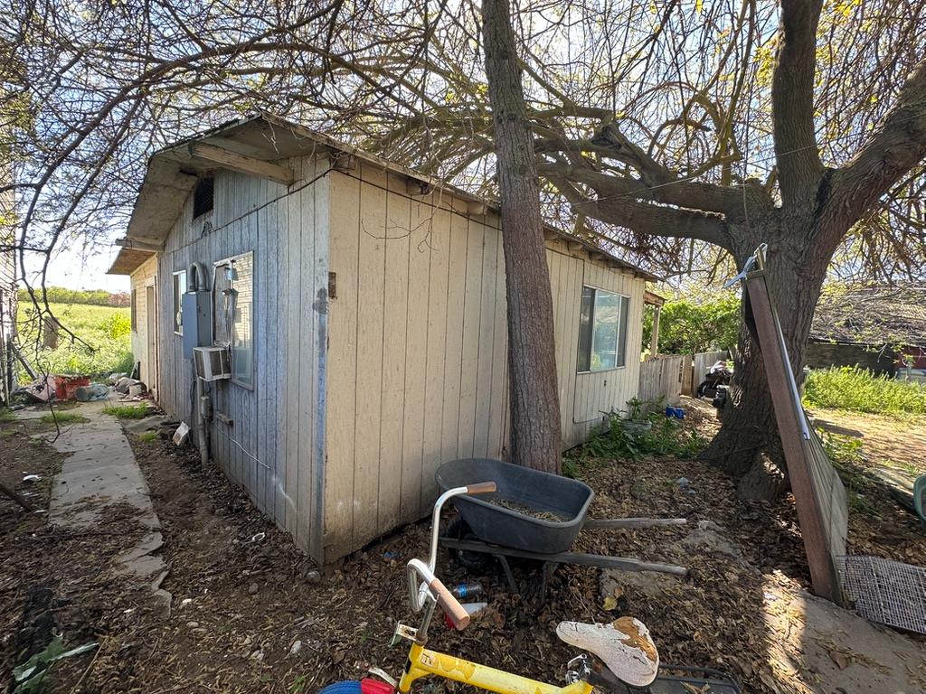 4518 Mountain View Road Hughson, CA 95326 - Photo 6 of 8 Side view of back home