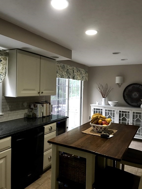 28 South Meadow Road Clinton, MA 01510 - Photo 10 of 24 a kitchen with lots of counter top space