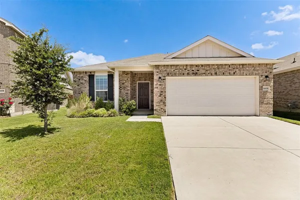 $2,295 | 1009 Briarbush Court, Fort Worth, TX 76131