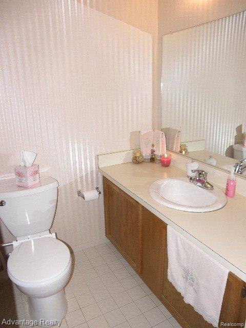 31658 Hoover Road, Unit 4 Warren, MI 48093 - Photo 14 of 20 Bath