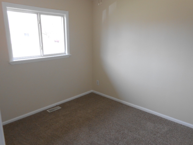 5422 Stiffler Road Flint, MI 48505 - Photo 8 of 10 50037981-7.JPG