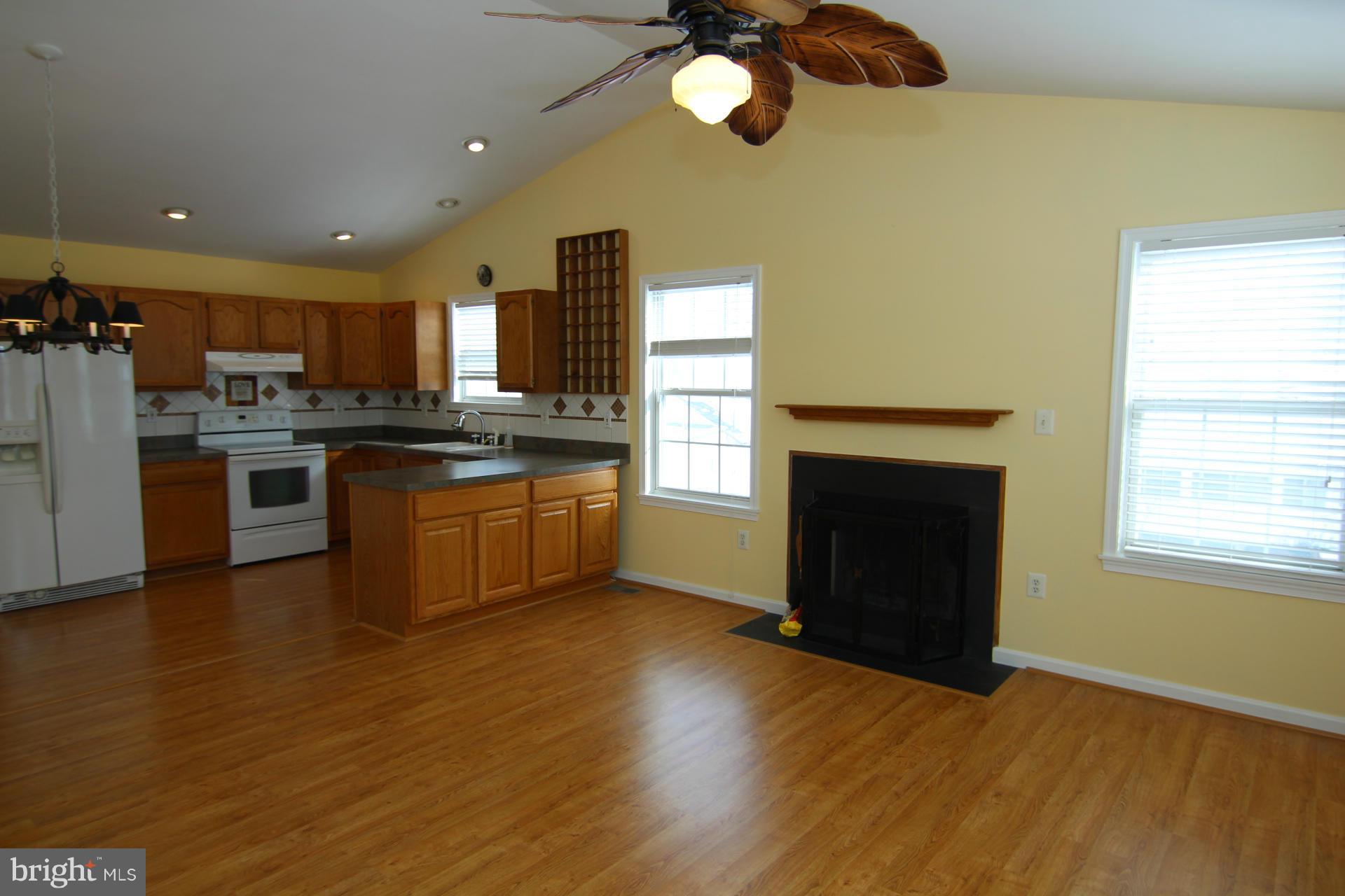 1514 Wright Road Shady Side, MD 20764 - Photo 3 of 24 Living Room