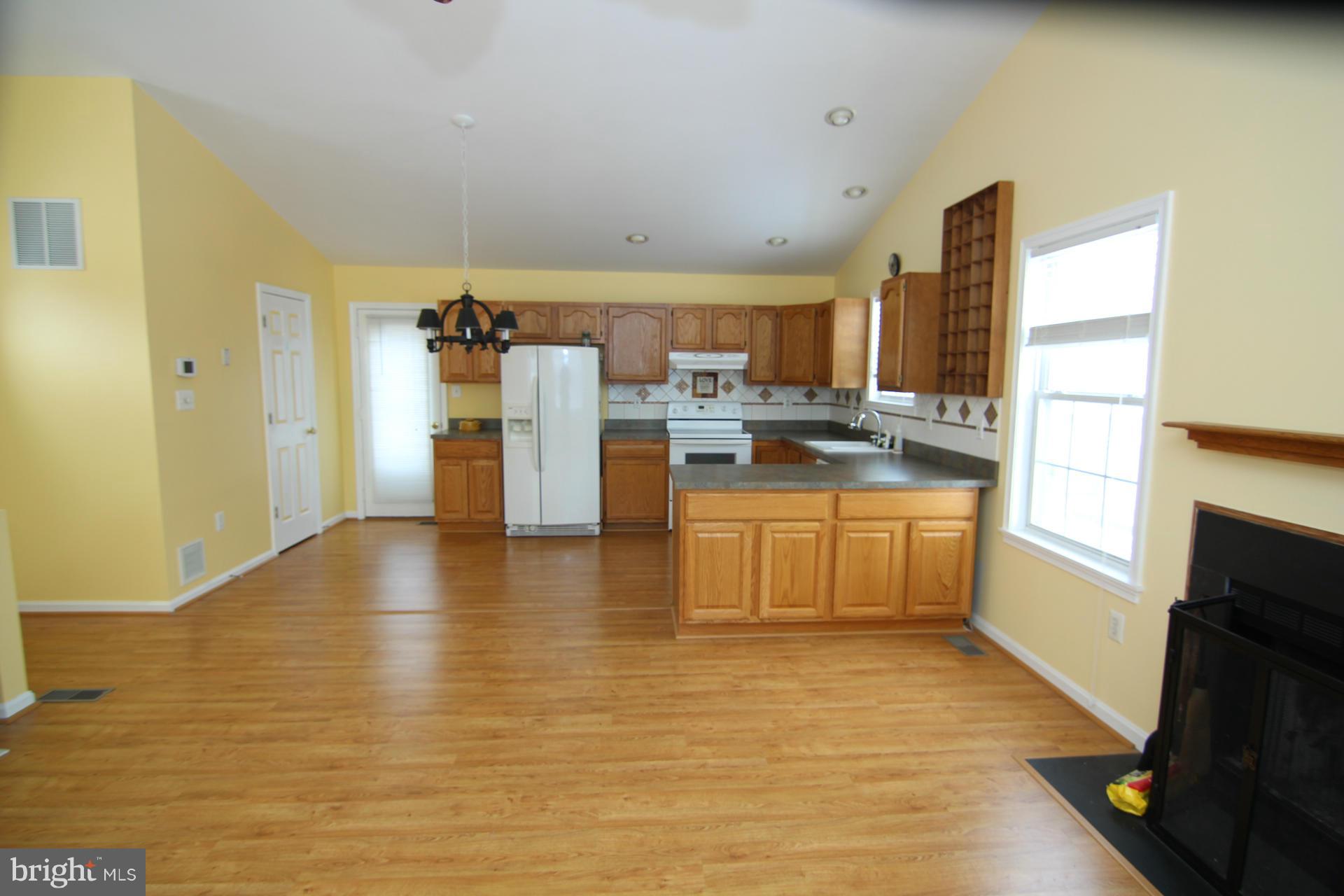 1514 Wright Road Shady Side, MD 20764 - Photo 4 of 24 Living Room