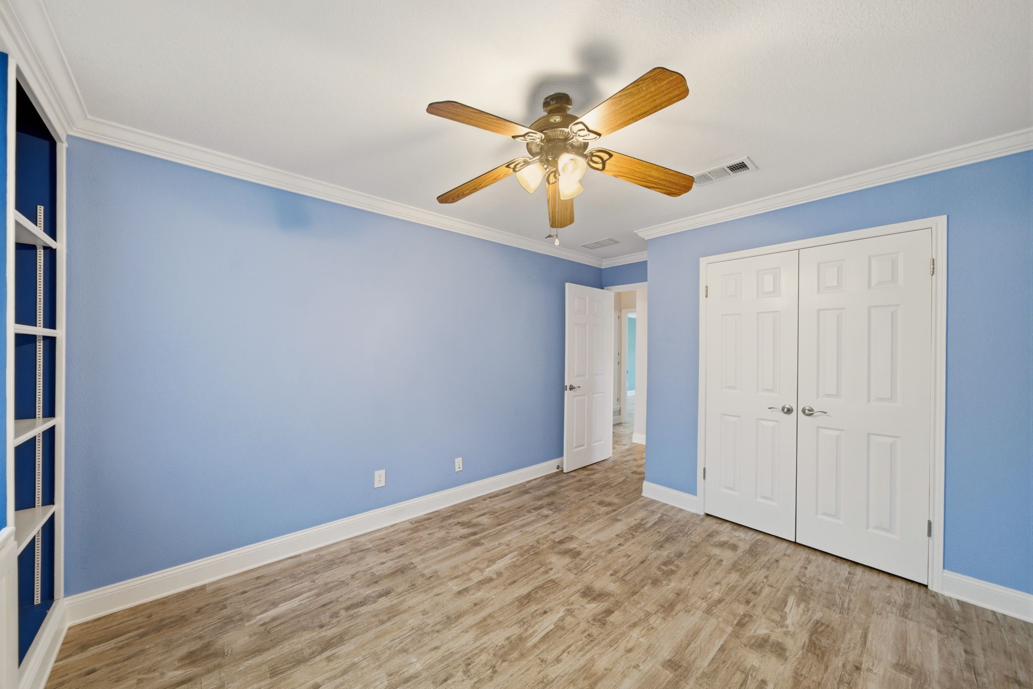 6452 Burgoyne Road, Unit 100 Houston, TX 77057 - Photo 28 of 44 a view of an empty room