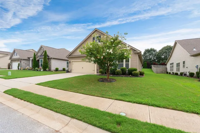 $385,000 | 704 Ridgeville Crossing Drive, Inman, SC 29349