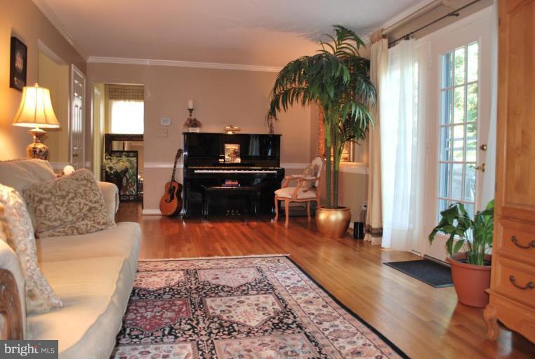 2083 Cobblestone Lane Reston, VA 20191 - Photo 16 of 30 Dining Room