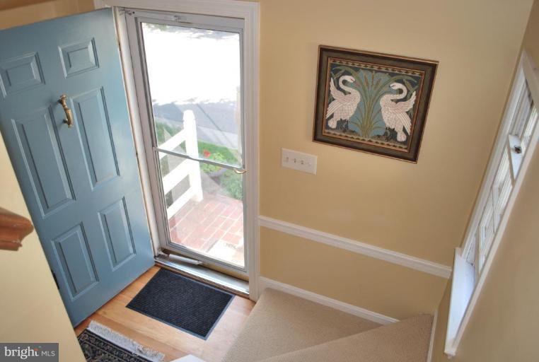 2083 Cobblestone Lane Reston, VA 20191 - Photo 18 of 30 Entrance / Foyer