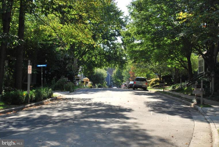 2083 Cobblestone Lane Reston, VA 20191 - Photo 28 of 30 Street View