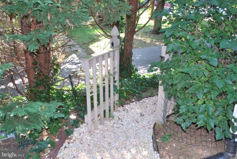 2083 Cobblestone Lane Reston, VA 20191 - Photo 29 of 30 Garden
