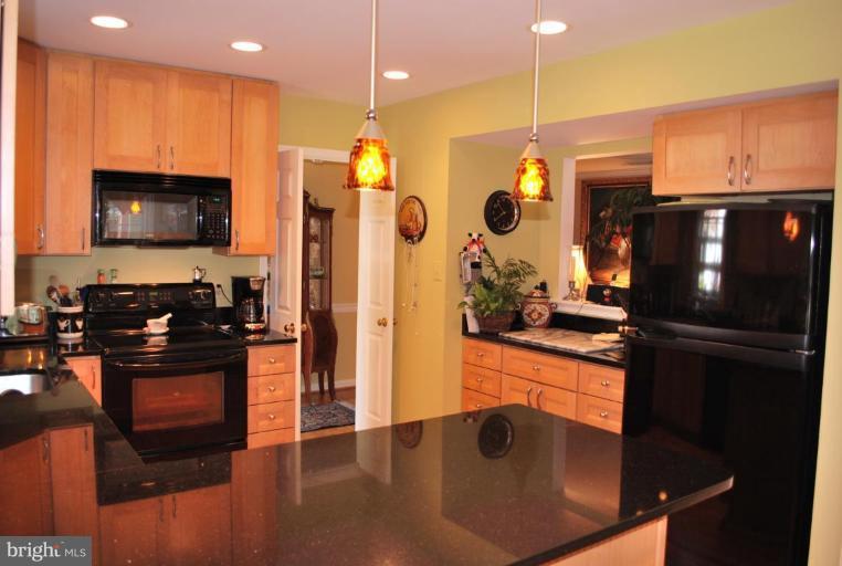2083 Cobblestone Lane Reston, VA 20191 - Photo 9 of 30 Kitchen #2