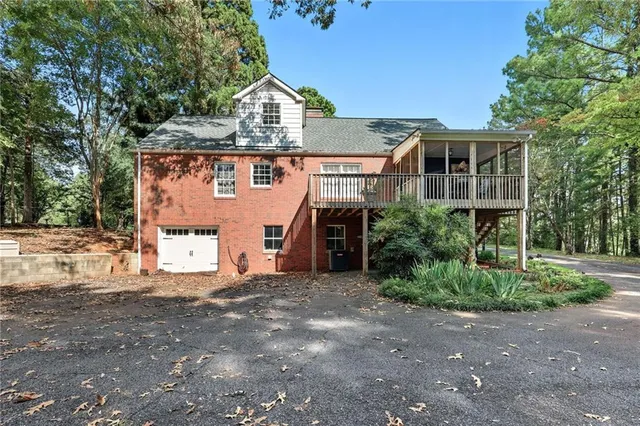 a view of a yard with a tree