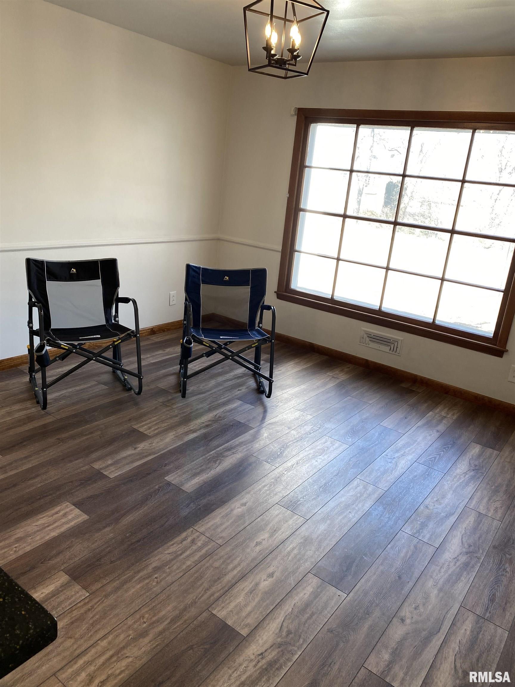 2015 Lincoln Road Bettendorf, IA 52722 - Photo 11 of 26