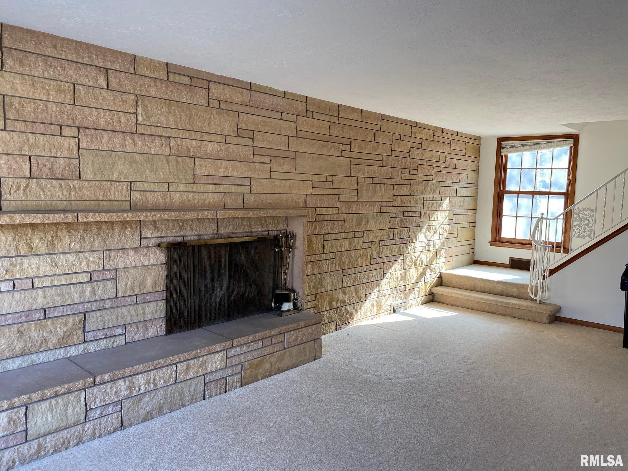 2015 Lincoln Road Bettendorf, IA 52722 - Photo 12 of 26