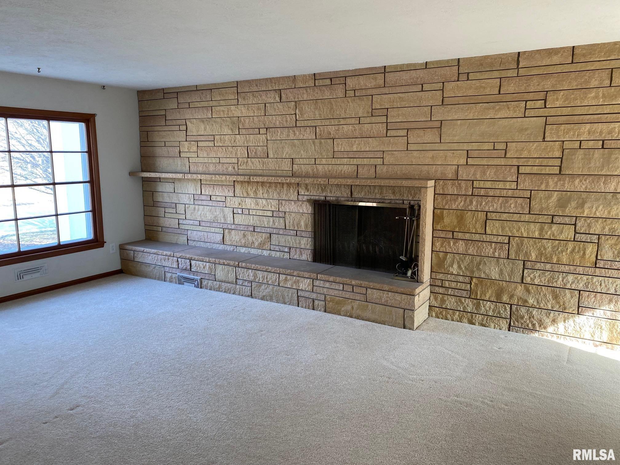 2015 Lincoln Road Bettendorf, IA 52722 - Photo 13 of 26