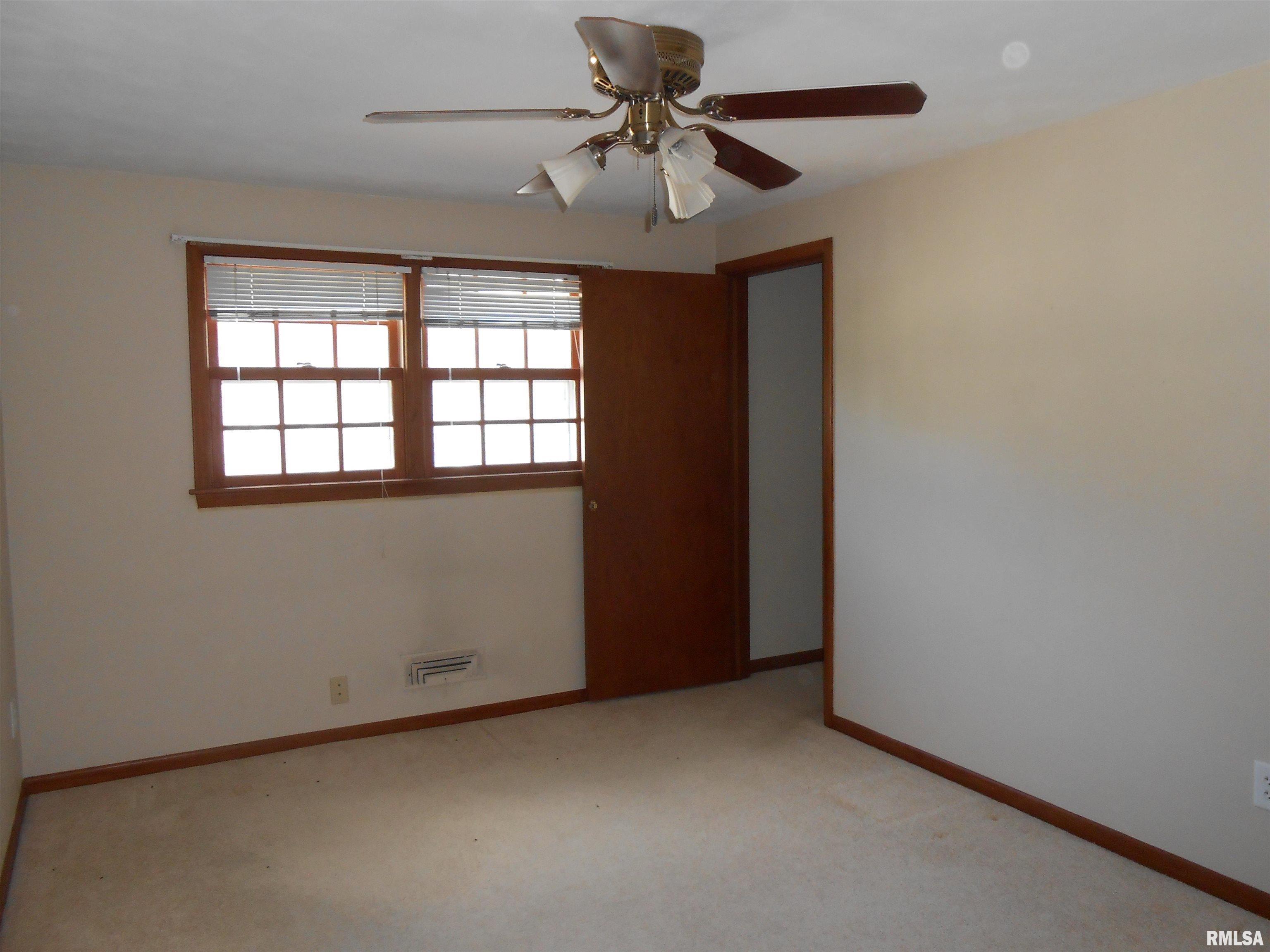 2015 Lincoln Road Bettendorf, IA 52722 - Photo 19 of 26