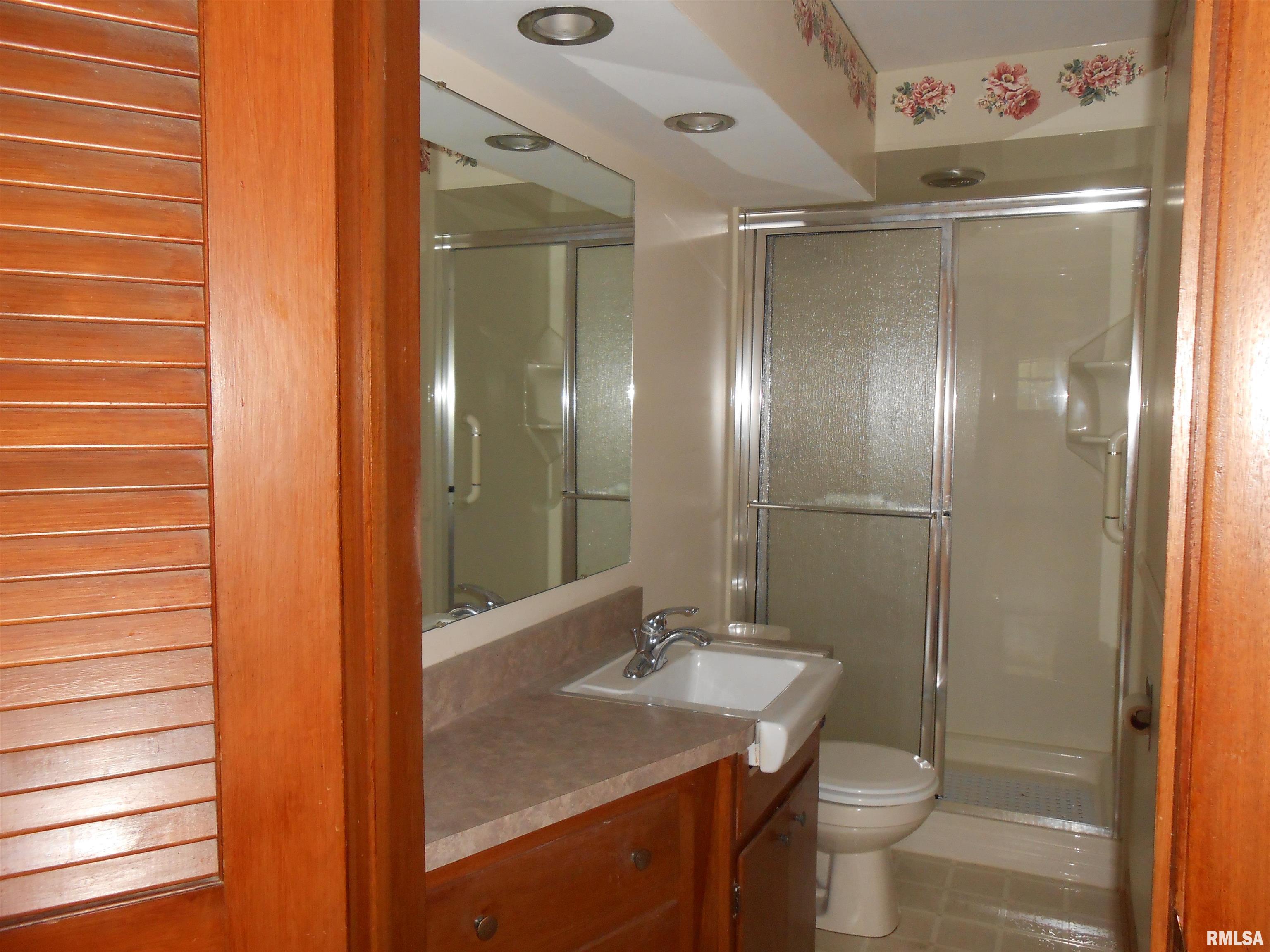 2015 Lincoln Road Bettendorf, IA 52722 - Photo 23 of 26