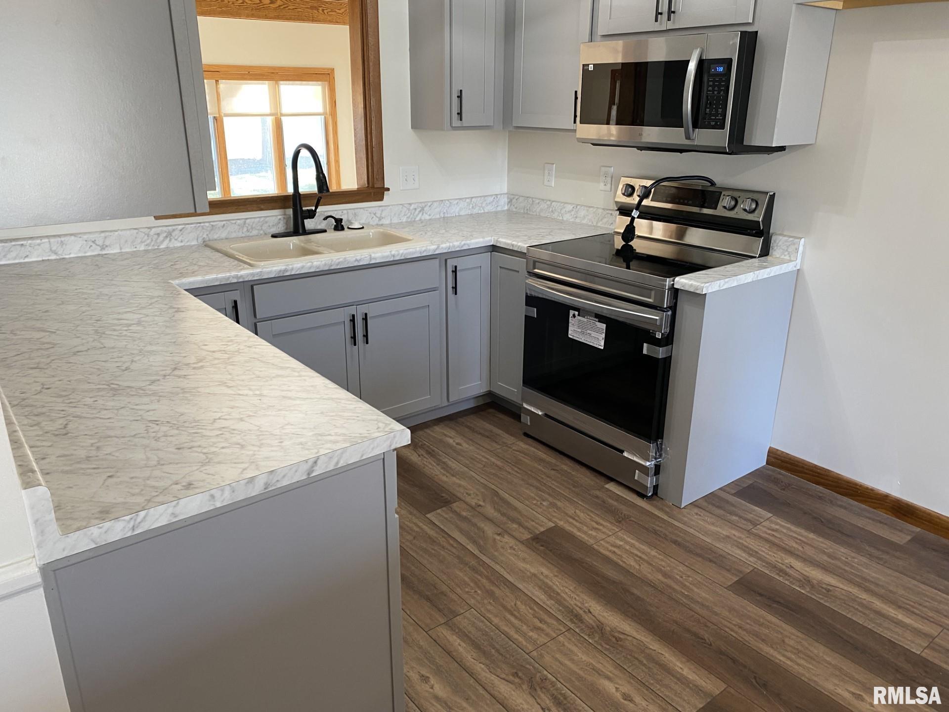 2015 Lincoln Road Bettendorf, IA 52722 - Photo 5 of 26