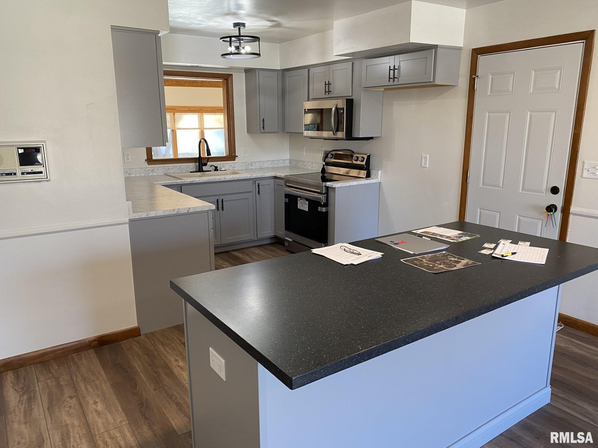 2015 Lincoln Road Bettendorf, IA 52722 - Photo 7 of 26