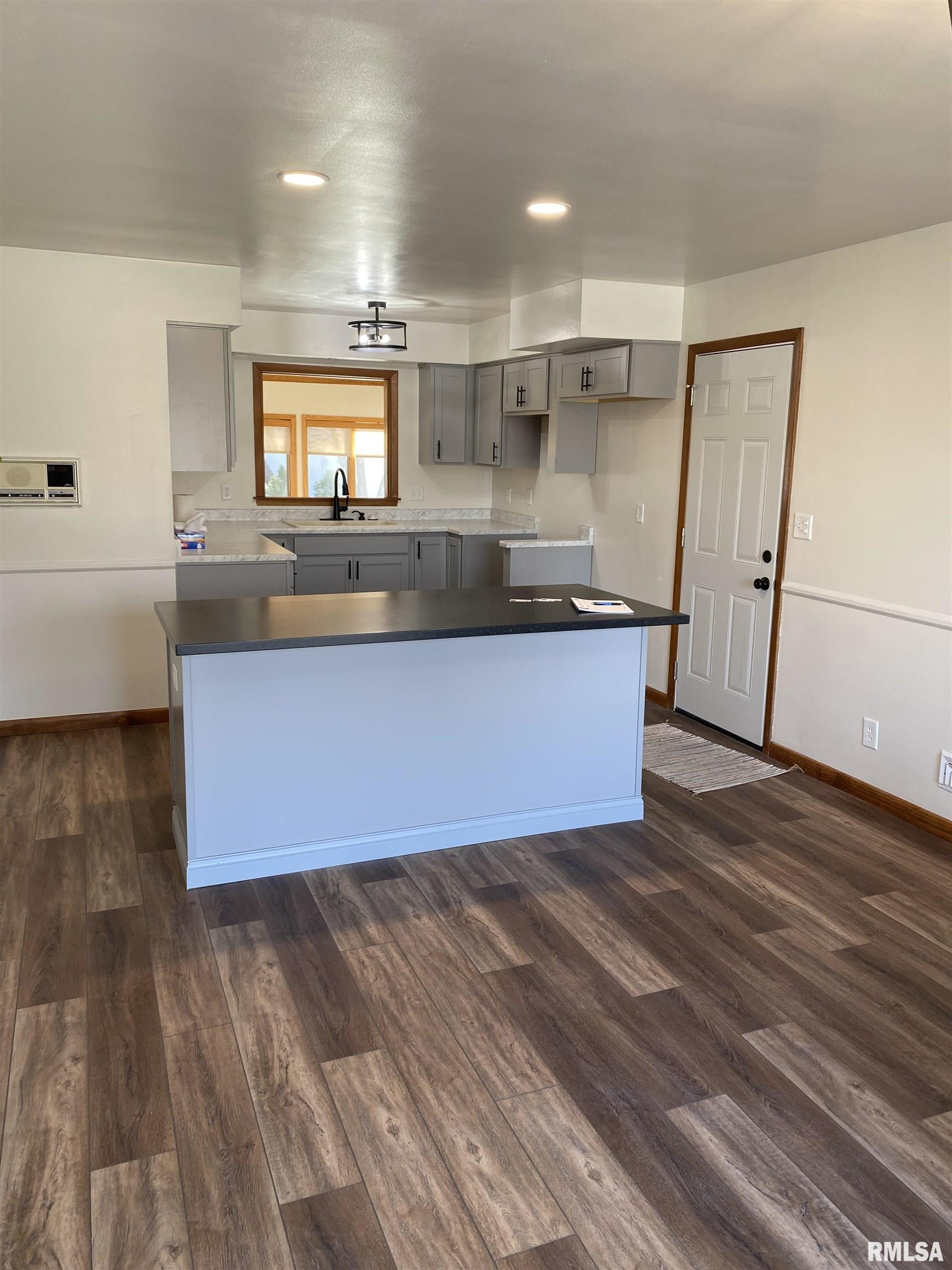 2015 Lincoln Road Bettendorf, IA 52722 - Photo 10 of 26