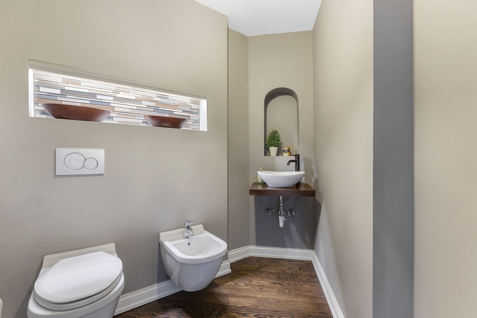 5N259 Wilton Croft Road St. Charles, IL 60175 - Photo 21 of 48 a bathroom with a toilet a sink and mirror