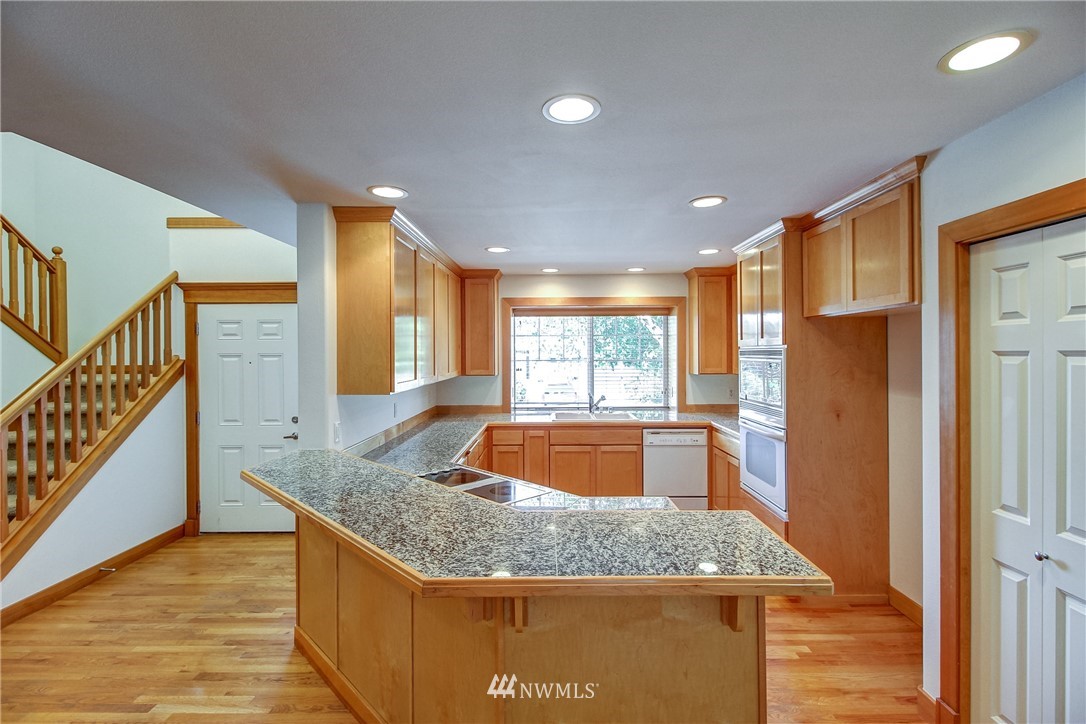 1120 185th Place Southeast Bothell, WA 98012 - Photo 9 of 25