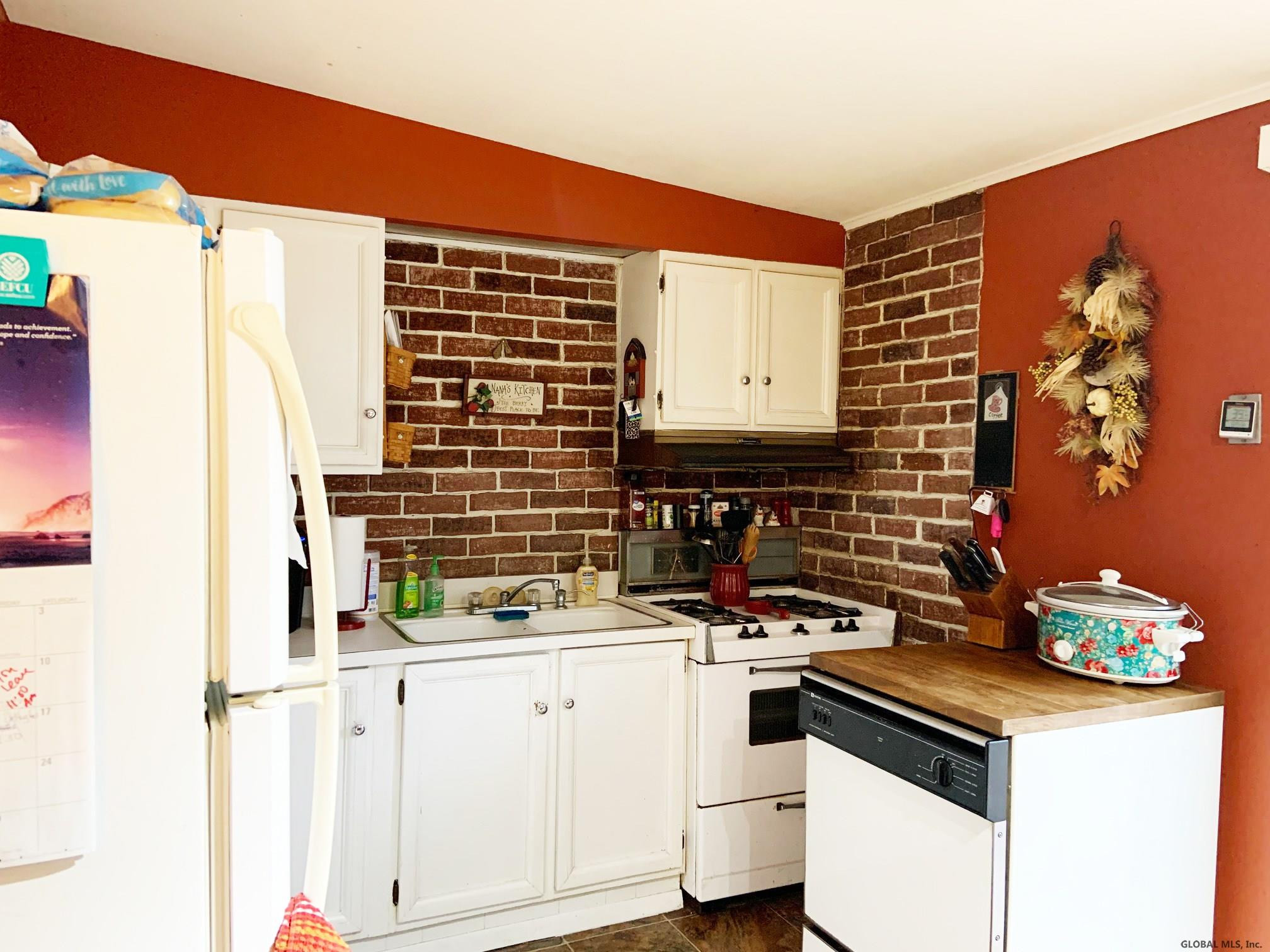 504 Chadwick Road Schenectady, NY 12304 - Photo 10 of 28 Photo 22
