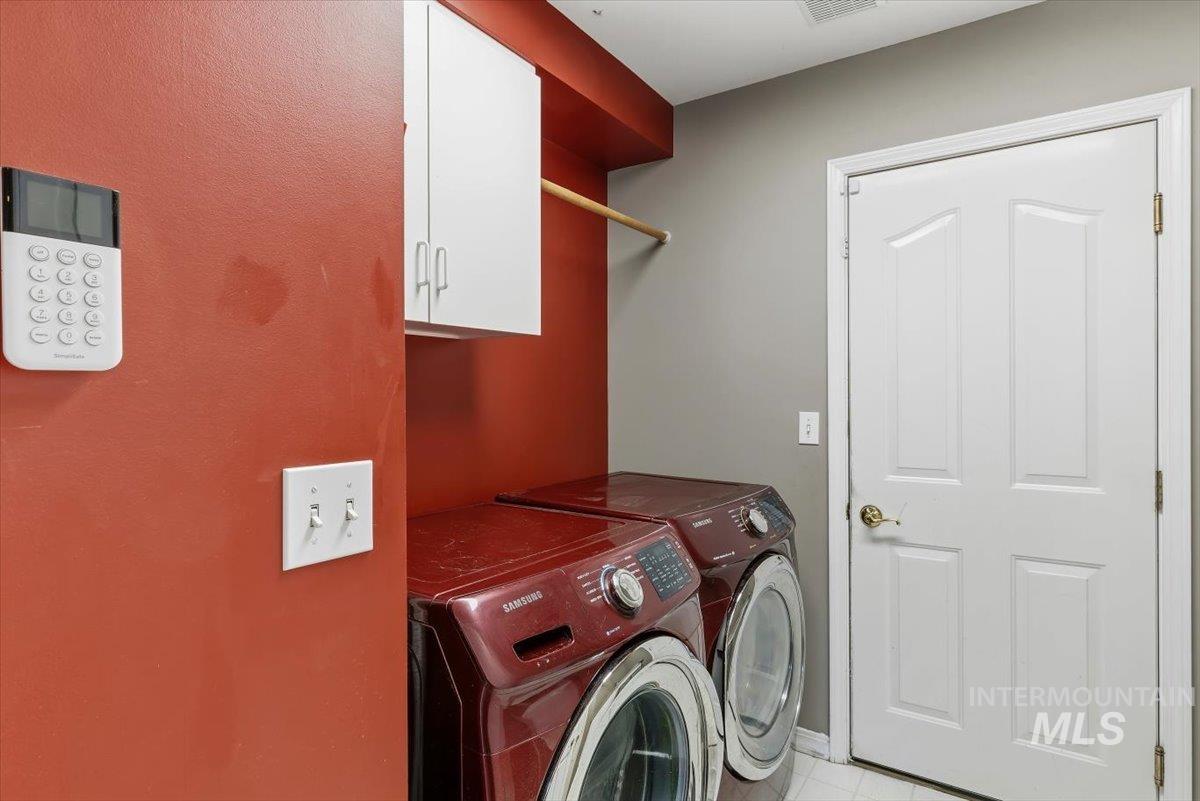 8001 West Innsbrook Court Boise, ID 83704 - Photo 33 of 39 Dedicated laundry area featuring a full-size washer and dryer