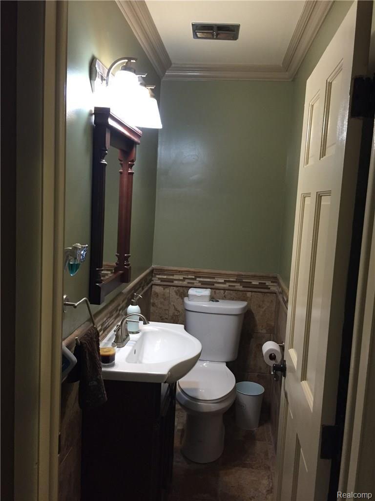 25014 Rubin Road Warren, MI 48089 - Photo 17 of 19 bath3.JPG