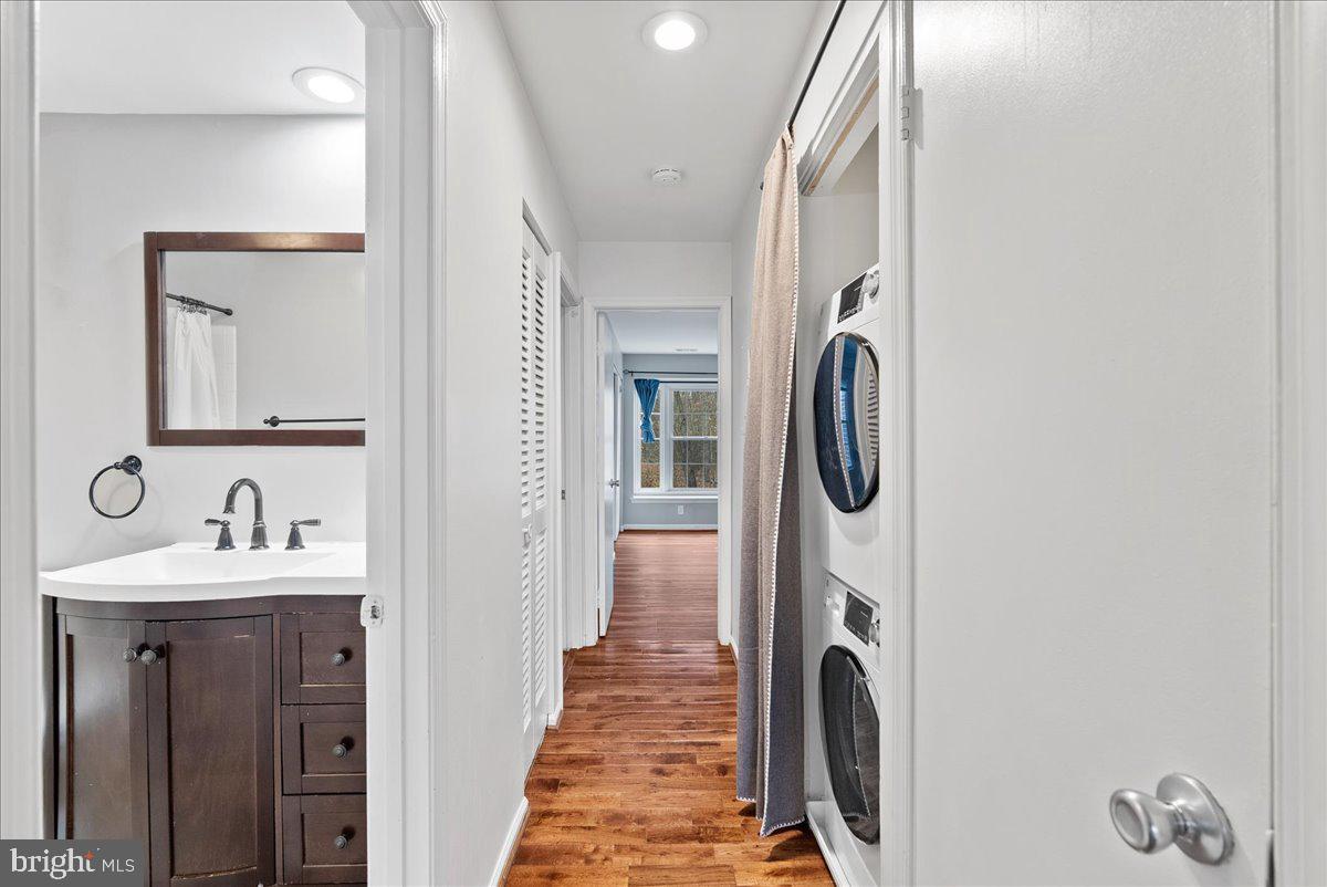 11146 Beaver Trail Court Reston, VA 20191 - Photo 8 of 17 a bathroom with a sink and a mirror