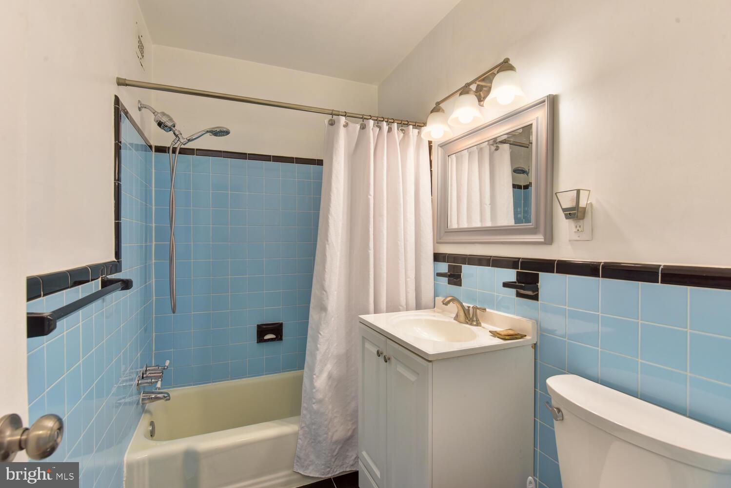 1200 South Arlington Ridge Road, Unit 702 Arlington, VA 22202 - Photo 15 of 51 Bathroom