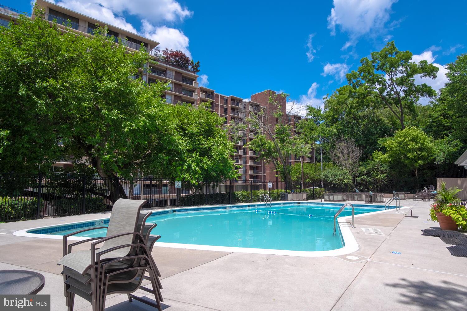 1200 South Arlington Ridge Road, Unit 702 Arlington, VA 22202 - Photo 18 of 51 Outside Pool