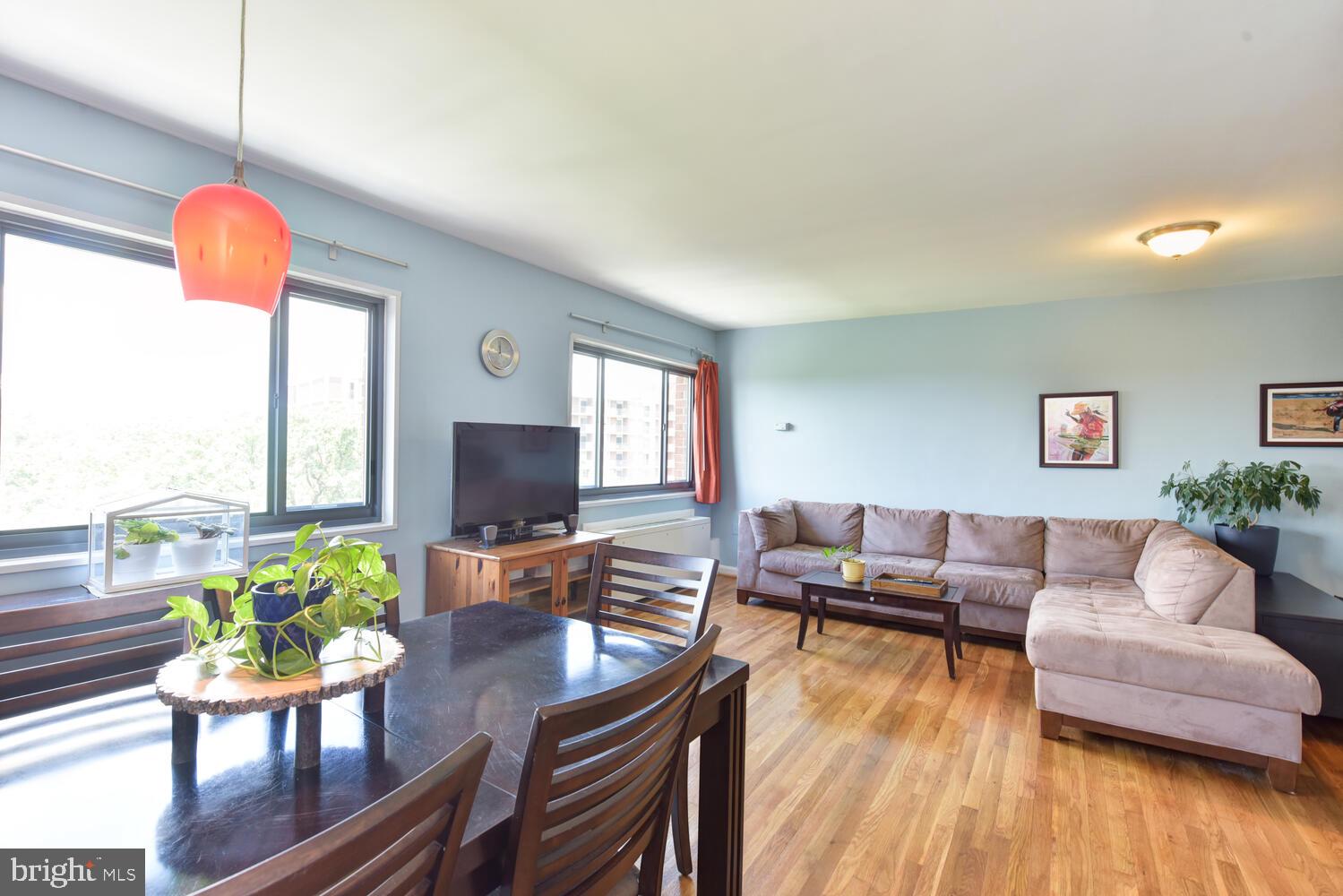 1200 South Arlington Ridge Road, Unit 702 Arlington, VA 22202 - Photo 5 of 51 Living Room/Dining