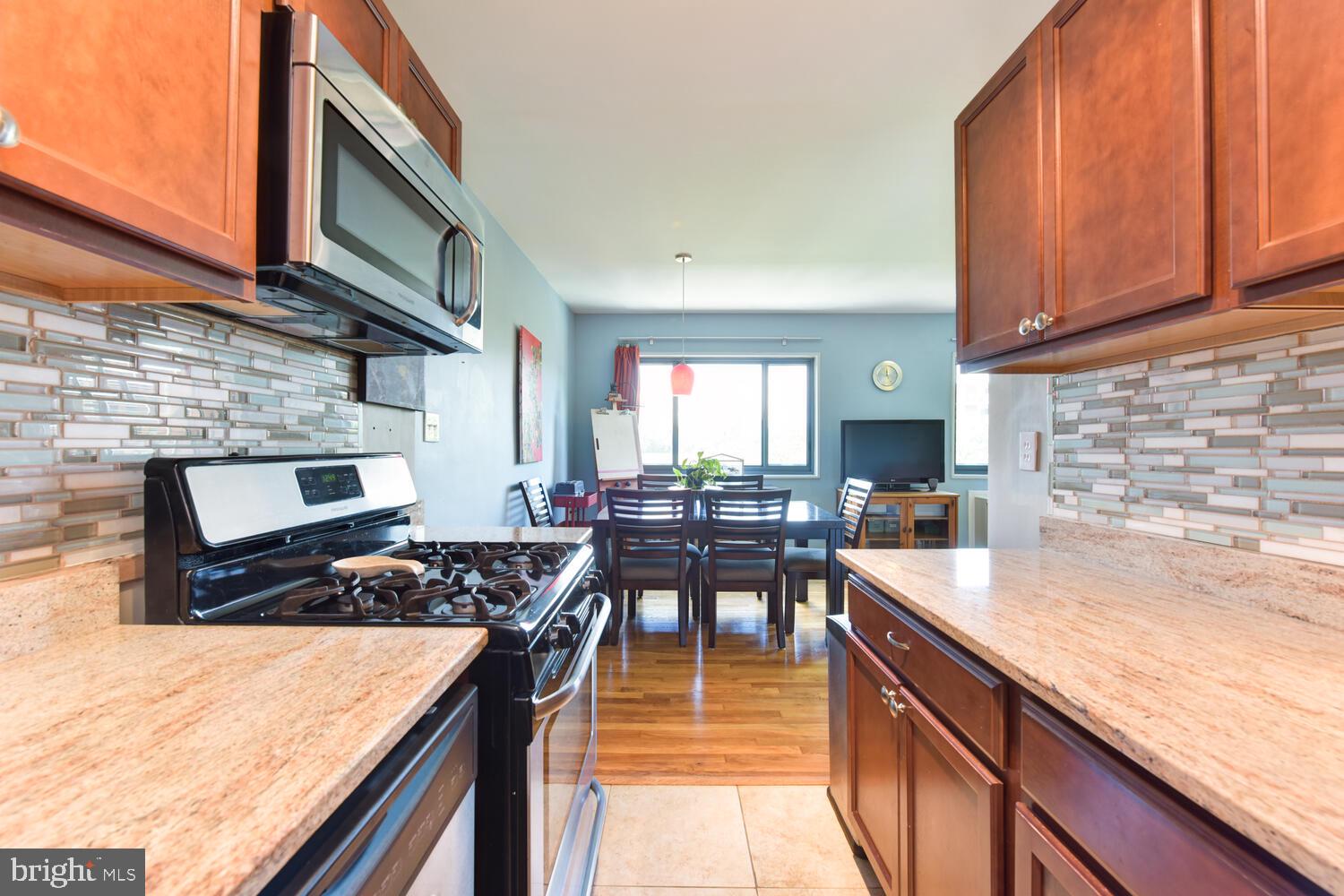 1200 South Arlington Ridge Road, Unit 702 Arlington, VA 22202 - Photo 7 of 51 Kitchen