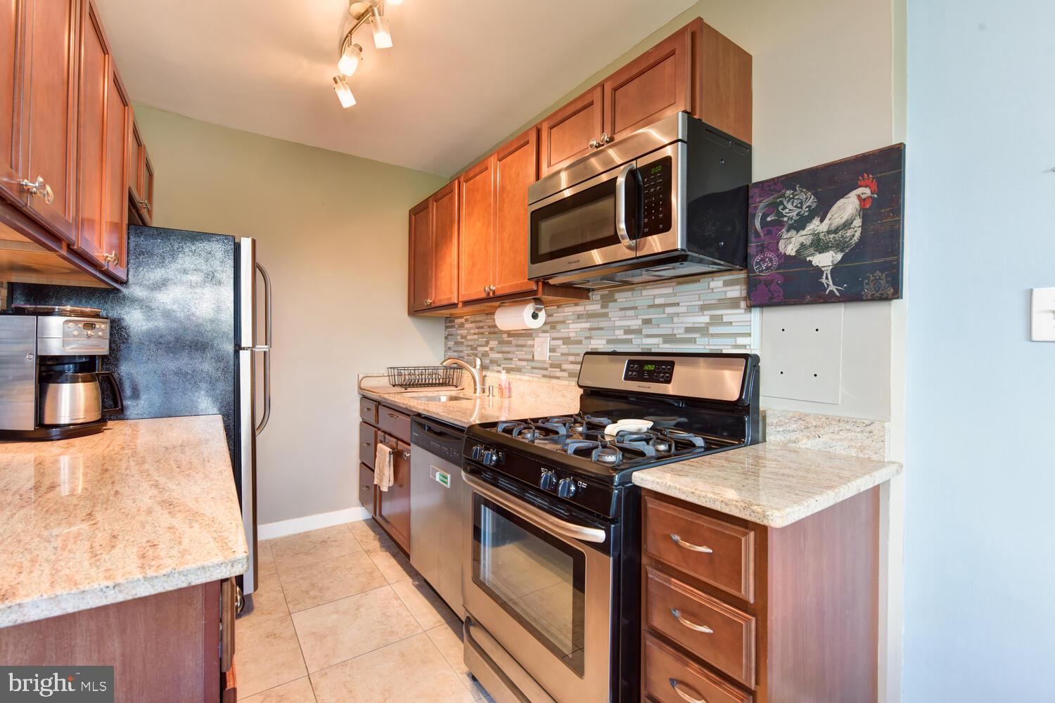 1200 South Arlington Ridge Road, Unit 702 Arlington, VA 22202 - Photo 8 of 51 Kitchen