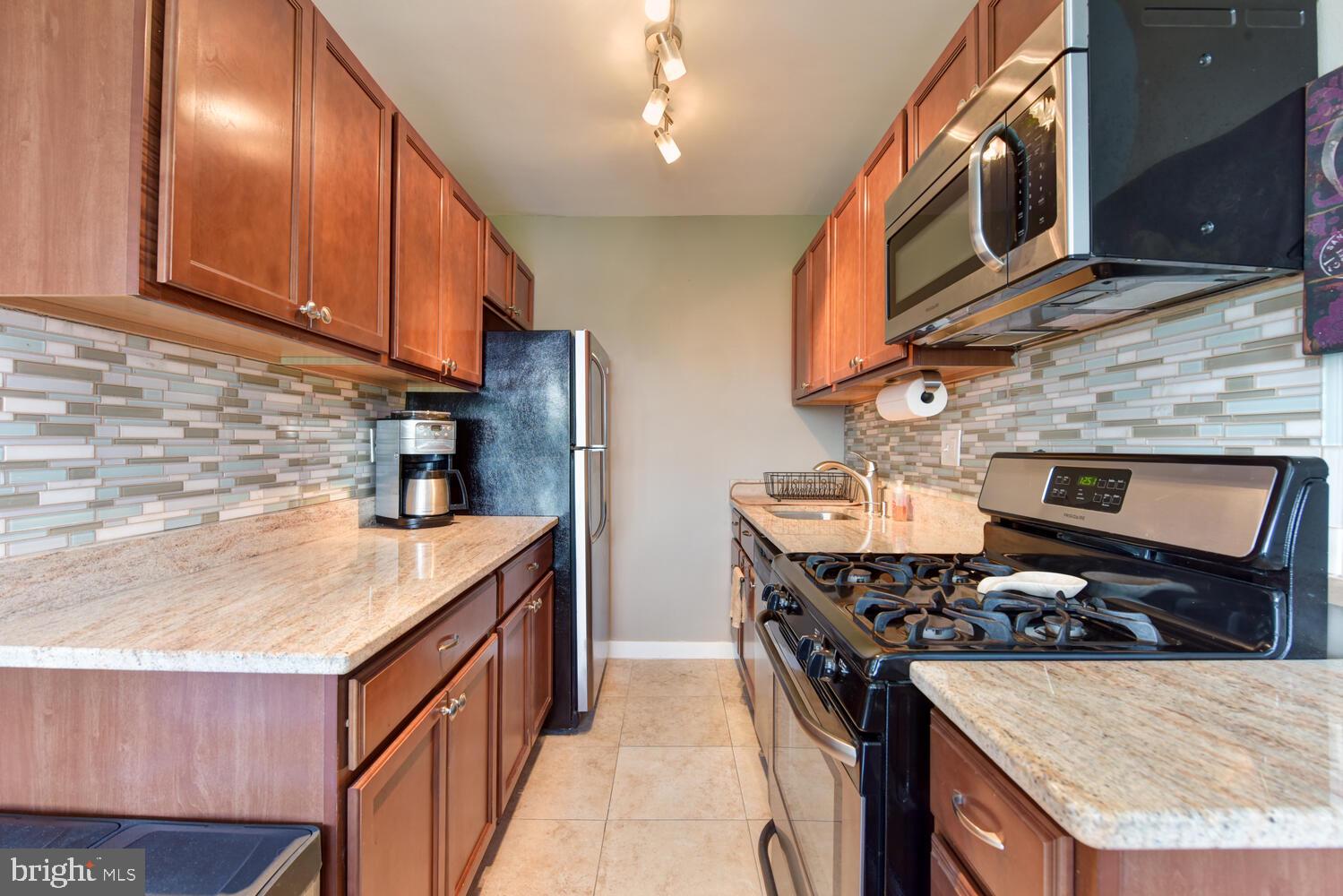 1200 South Arlington Ridge Road, Unit 702 Arlington, VA 22202 - Photo 9 of 51 Kitchen