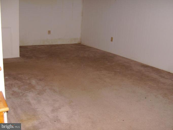 13110 Haddock Road Woodbridge, VA 22193 - Photo 4 of 9 Living Room