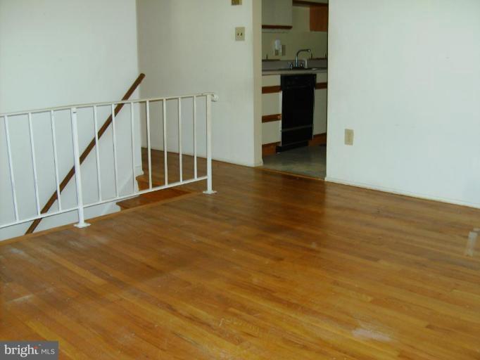 13110 Haddock Road Woodbridge, VA 22193 - Photo 7 of 9 Living Room #3