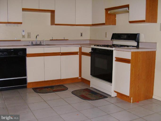 13110 Haddock Road Woodbridge, VA 22193 - Photo 8 of 9 Kitchen