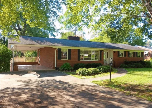 $245,000 | 626 Willowbrook Lane, Winston-Salem, NC 27104