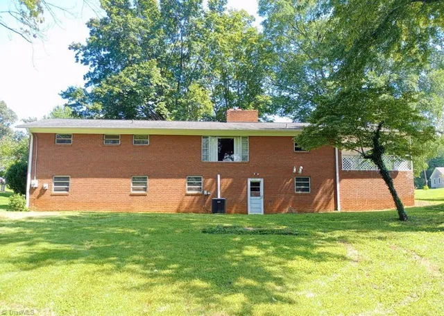 $245,000 | 626 Willowbrook Lane, Winston-Salem, NC 27104