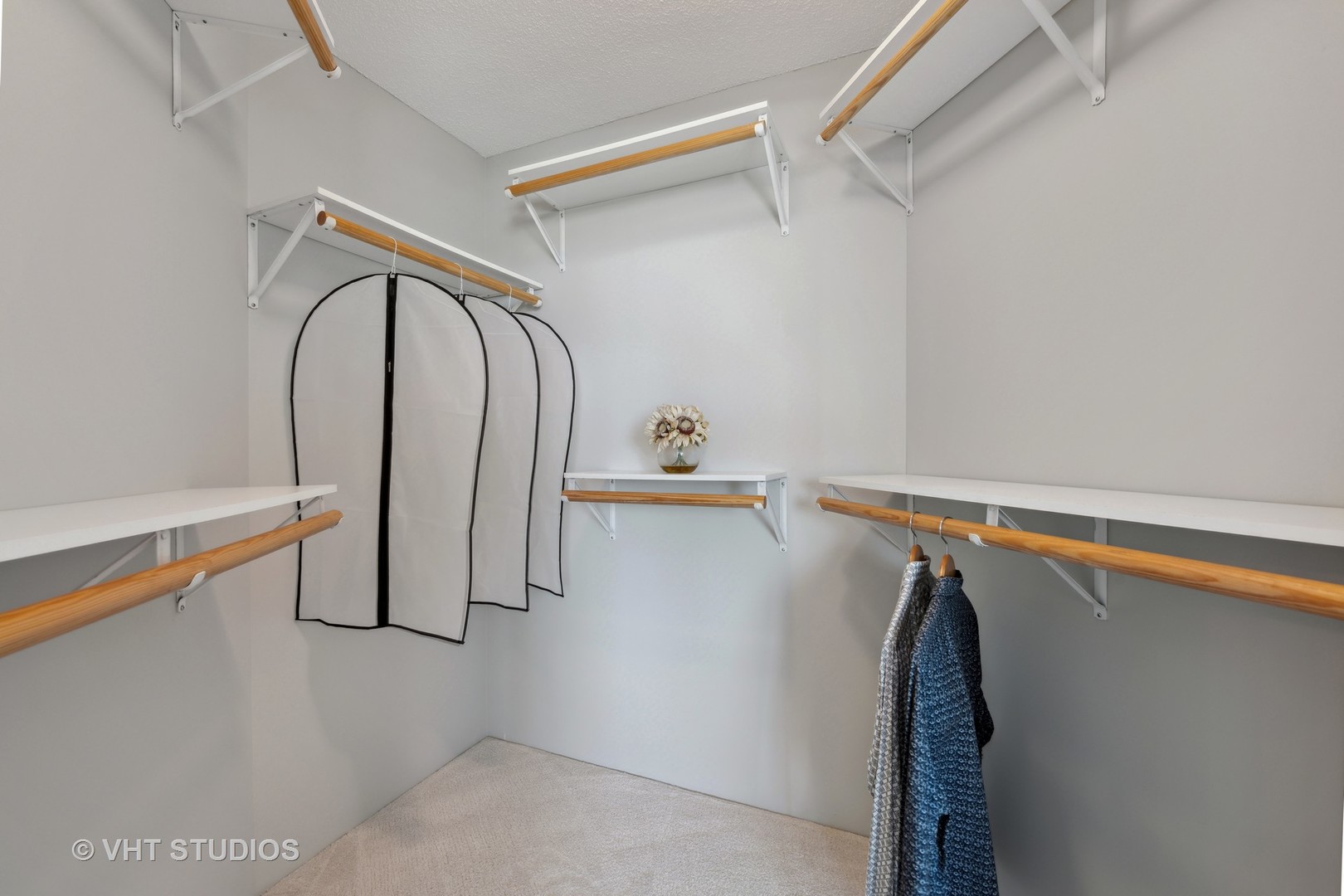 1720 Maple Avenue, Unit 1040 Evanston, IL 60201 - Photo 14 of 35 a view of small space