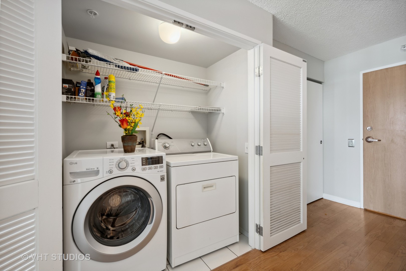 1720 Maple Avenue, Unit 1040 Evanston, IL 60201 - Photo 19 of 35 a utility room with dryer and washer