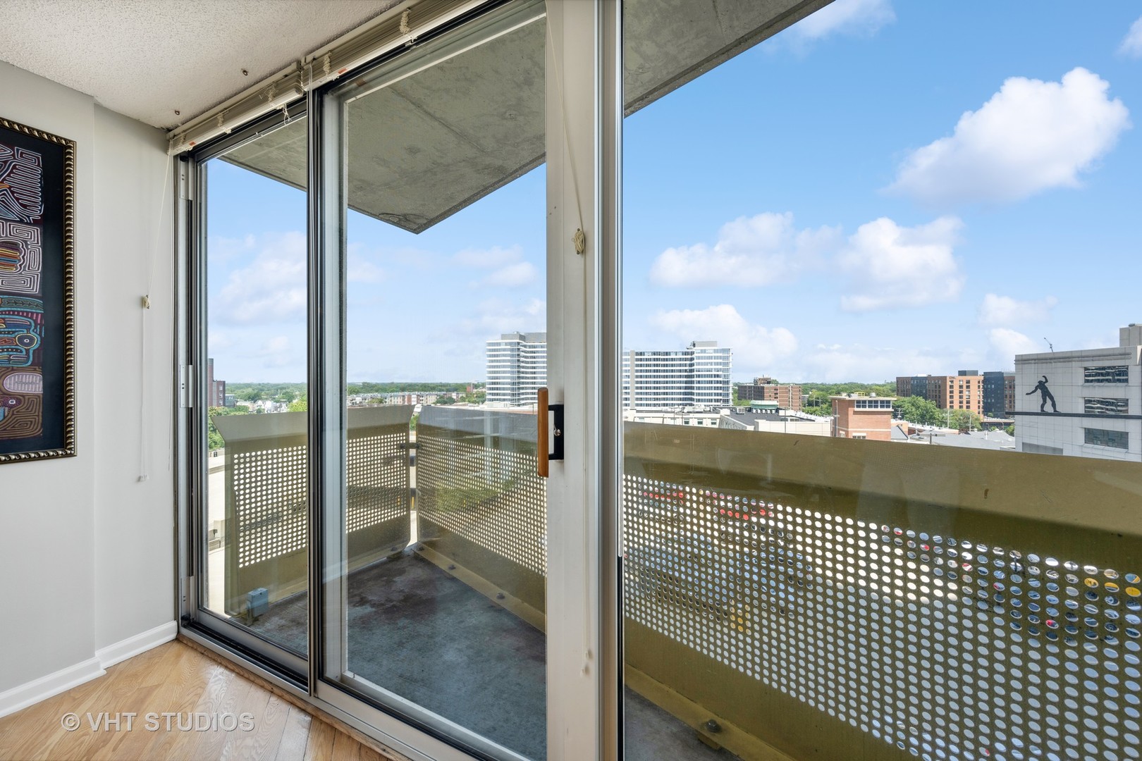1720 Maple Avenue, Unit 1040 Evanston, IL 60201 - Photo 20 of 35 a view of a balcony with city view