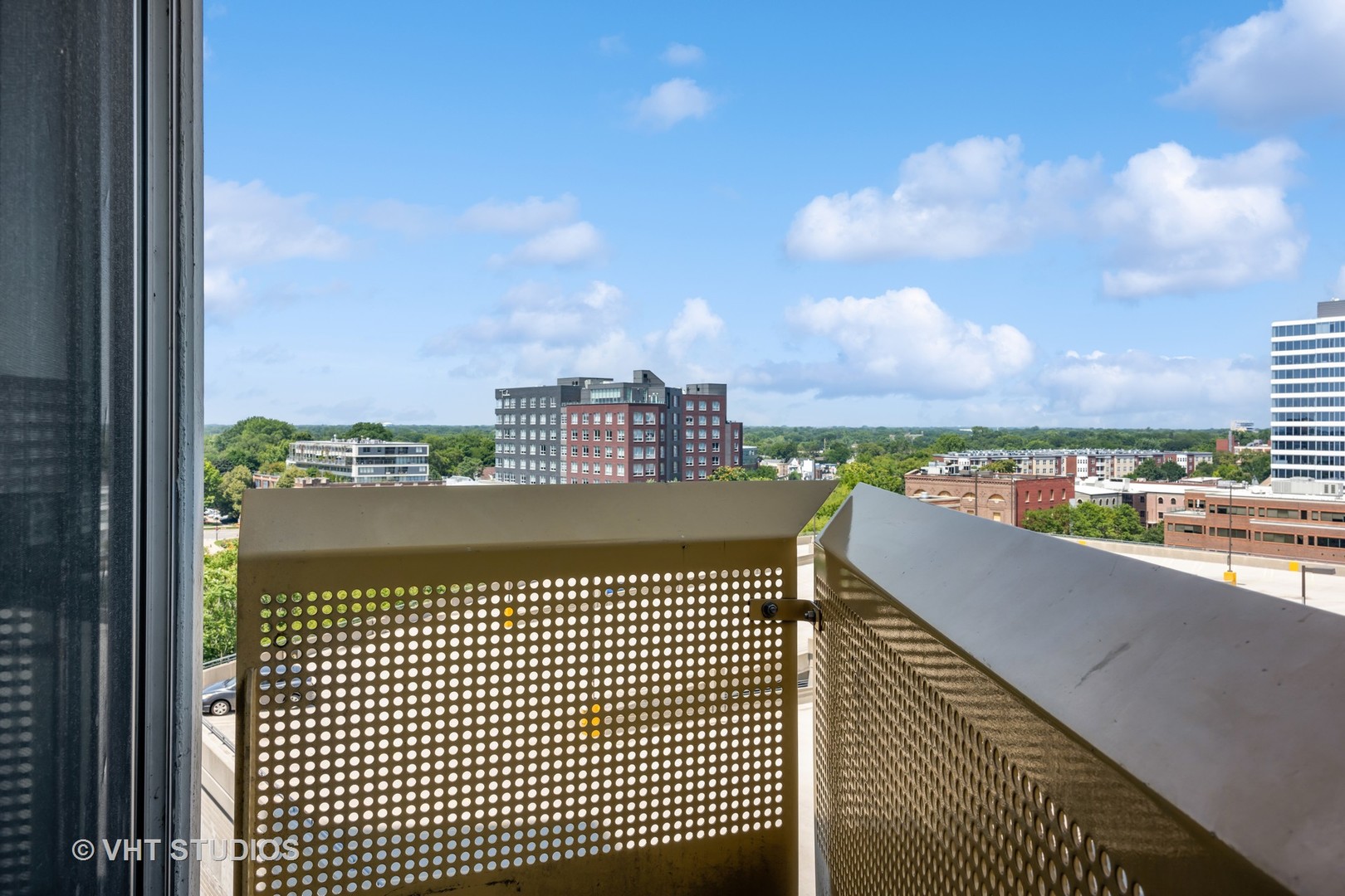 1720 Maple Avenue, Unit 1040 Evanston, IL 60201 - Photo 21 of 35 a view of a balcony with city view