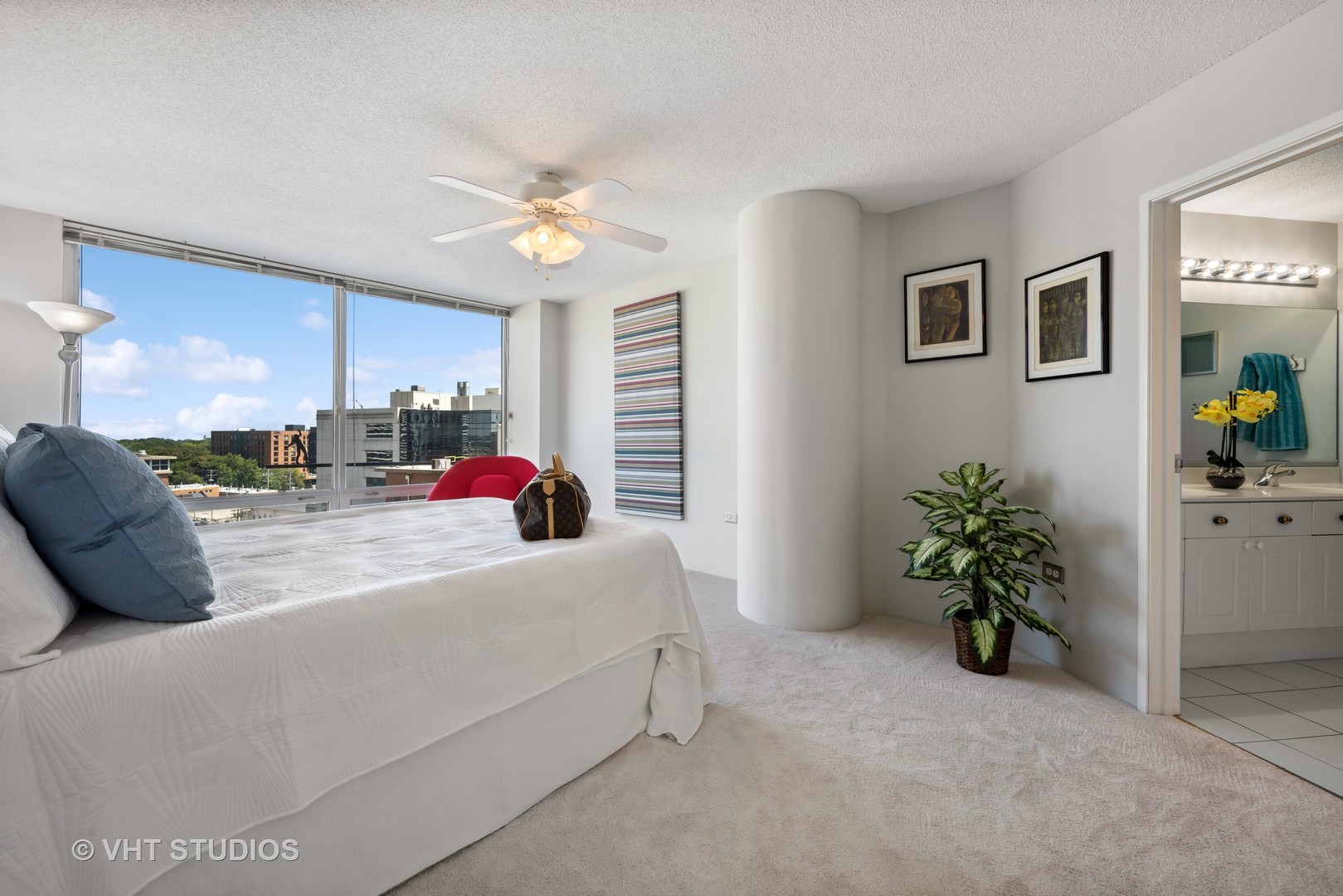 1720 Maple Avenue, Unit 1040 Evanston, IL 60201 - Photo 10 of 35 a bedroom with a bed and a potted plant