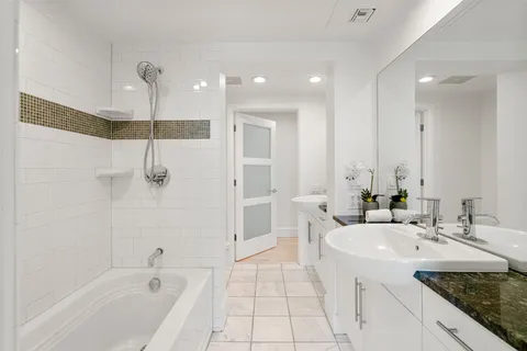$1,300,000 | 300 Bowie Street, Unit 2902, Austin, TX 78703