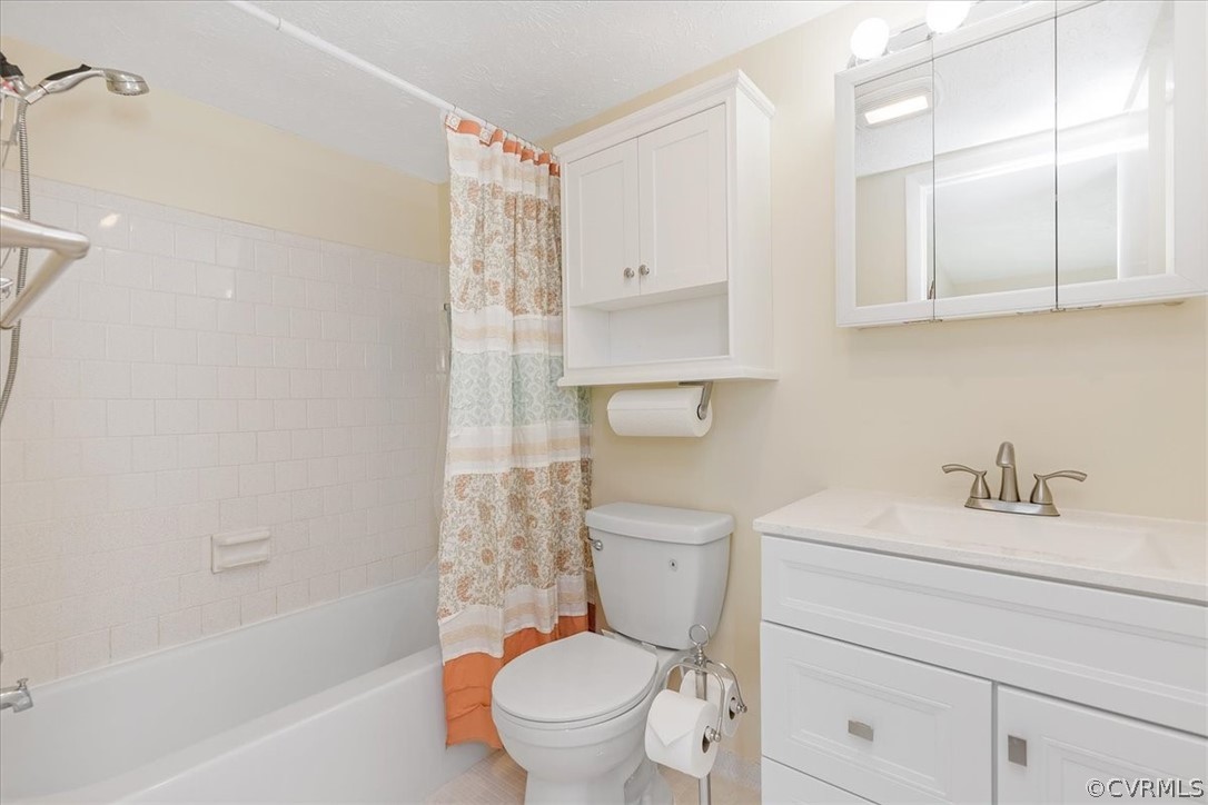 1503 Largo Road, Unit 202 Henrico, VA 23238 - Photo 23 of 26 Primary Bathroom