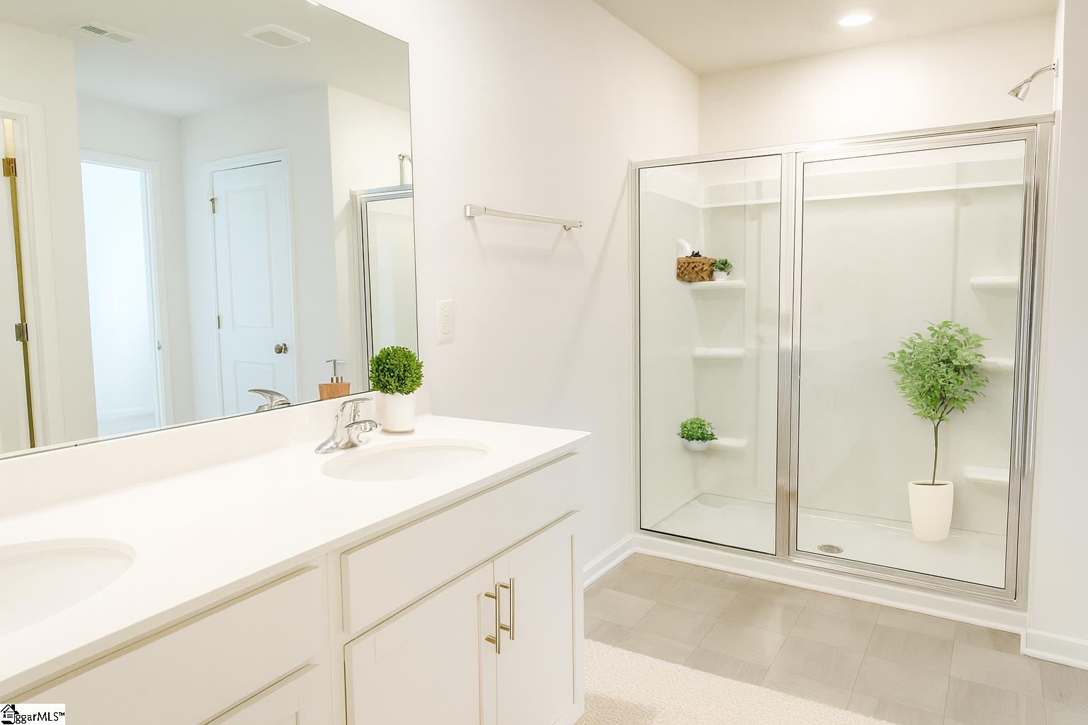 1348 Ledsham Court Greer, SC 29651 - Photo 6 of 34 Main bathroom